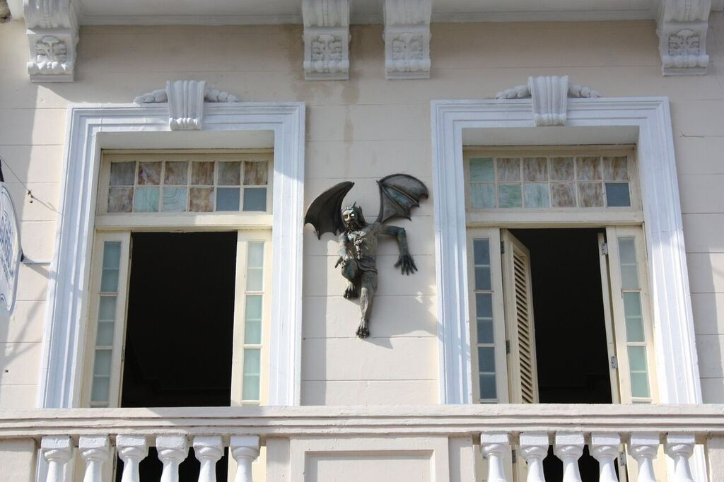 The gargoyle statue overlooking Cuba street in Old Havana