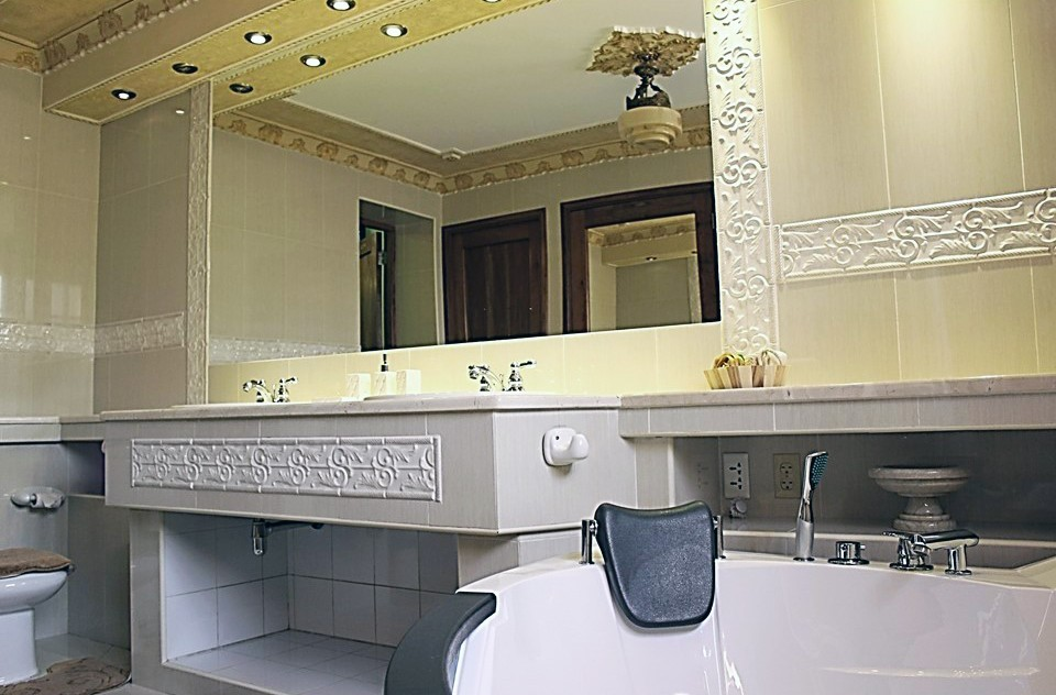 A jacuzzi bathtub in Havana, Cuba