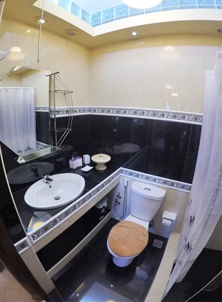 Room 7 bathroom in casa particular Nativity.