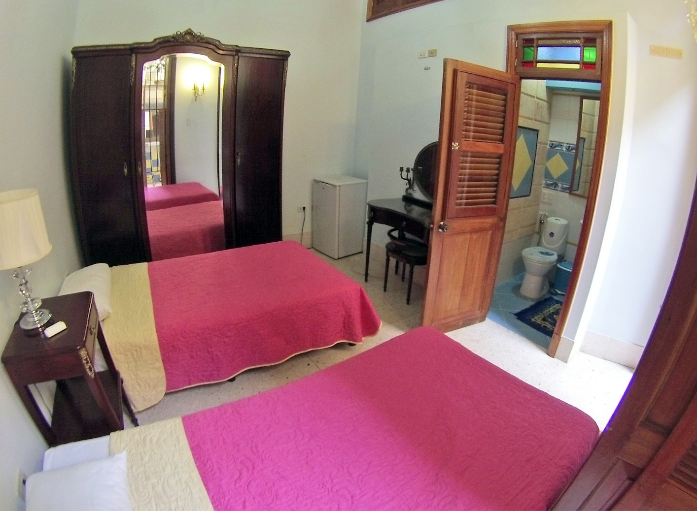 Private guest room in Havana with ensuite bathroom