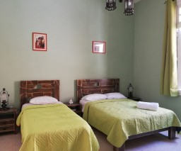 Green themed room in Old Havana private guesthouse La Quimera